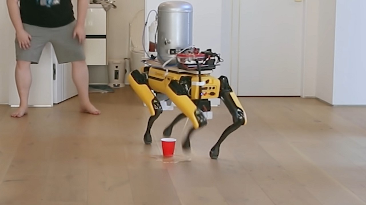Boston Dynamics Perro Robot Orina Cerveza