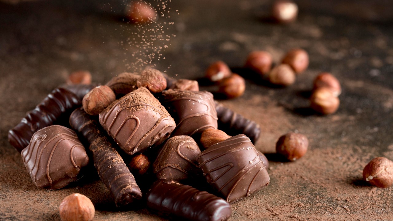 ¿Qué contiene el chocolate que nos hace sentir felices? Aquí la respuesta científica