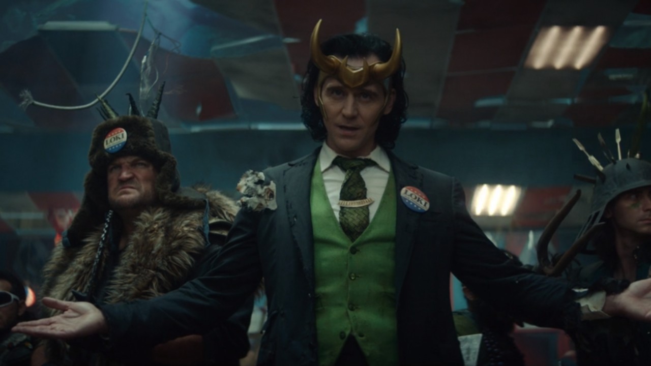 Marvel: Chica recrea a través de este increíble cosplay al Loki presidente