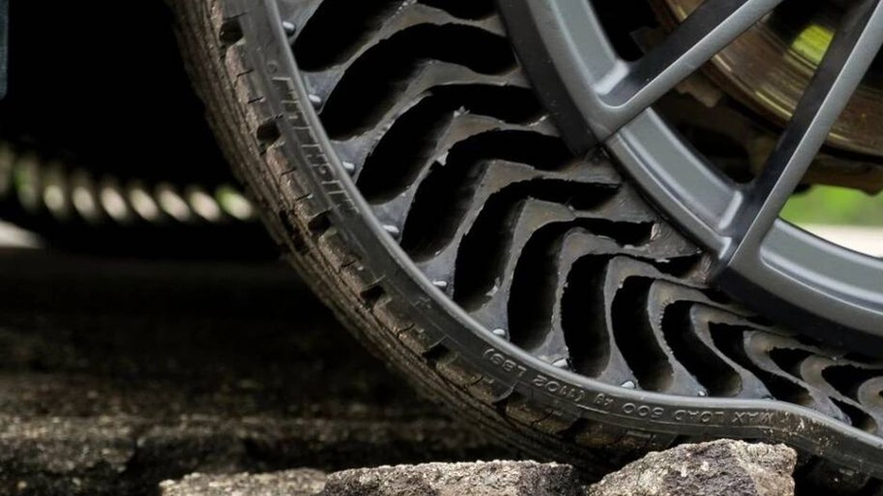 Llanta uptis michelin camara de aire