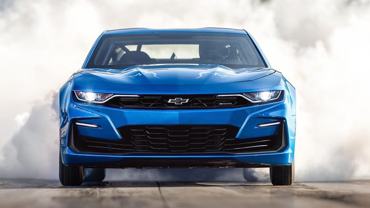 GM va contra Tesla y pretende arrebatarle el trono de los autos eléctricos 22 General Motors Chevrolet