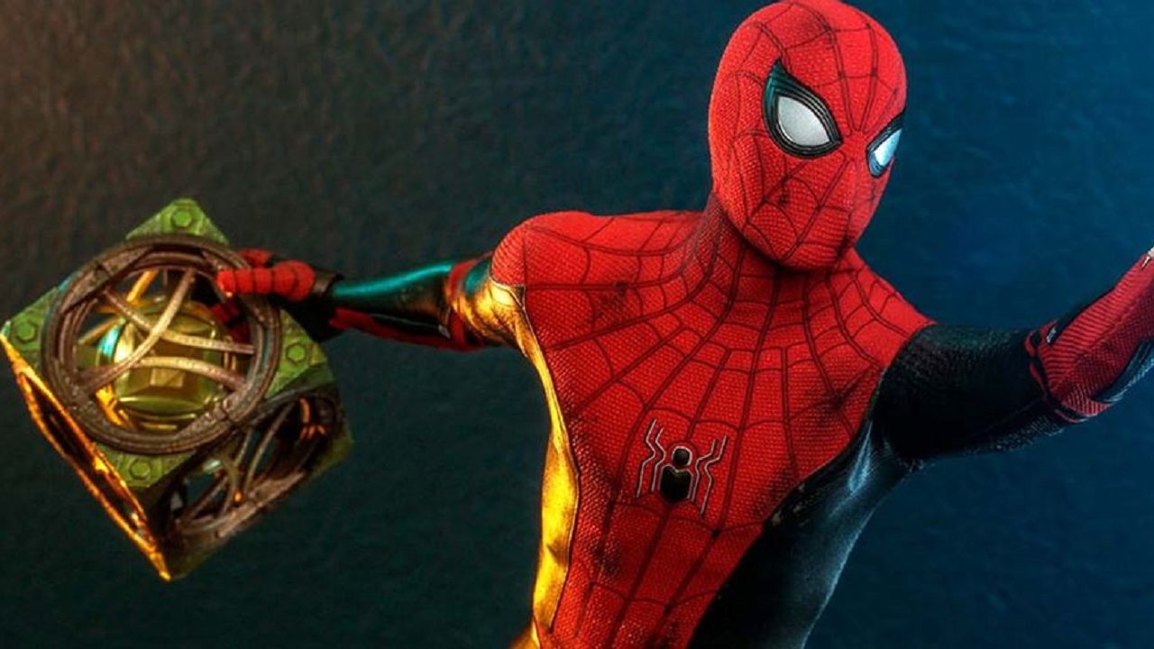 Spider-Man No Way Home Figura de Colección Caja Doctor Strange