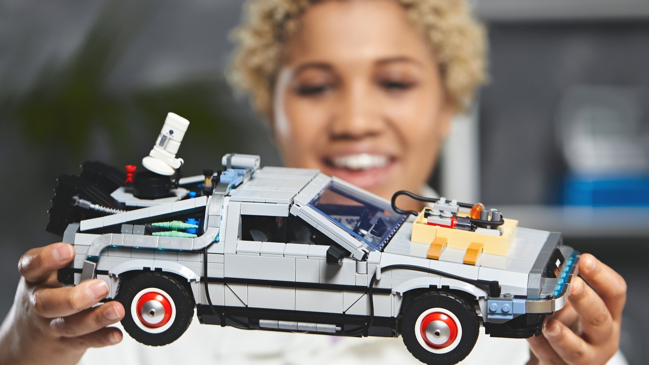 Nuevo set LEGO de Volver al Futuro nos deja listos para una aventura de viaje en el tiempo 20 lego volver al futuro delorian