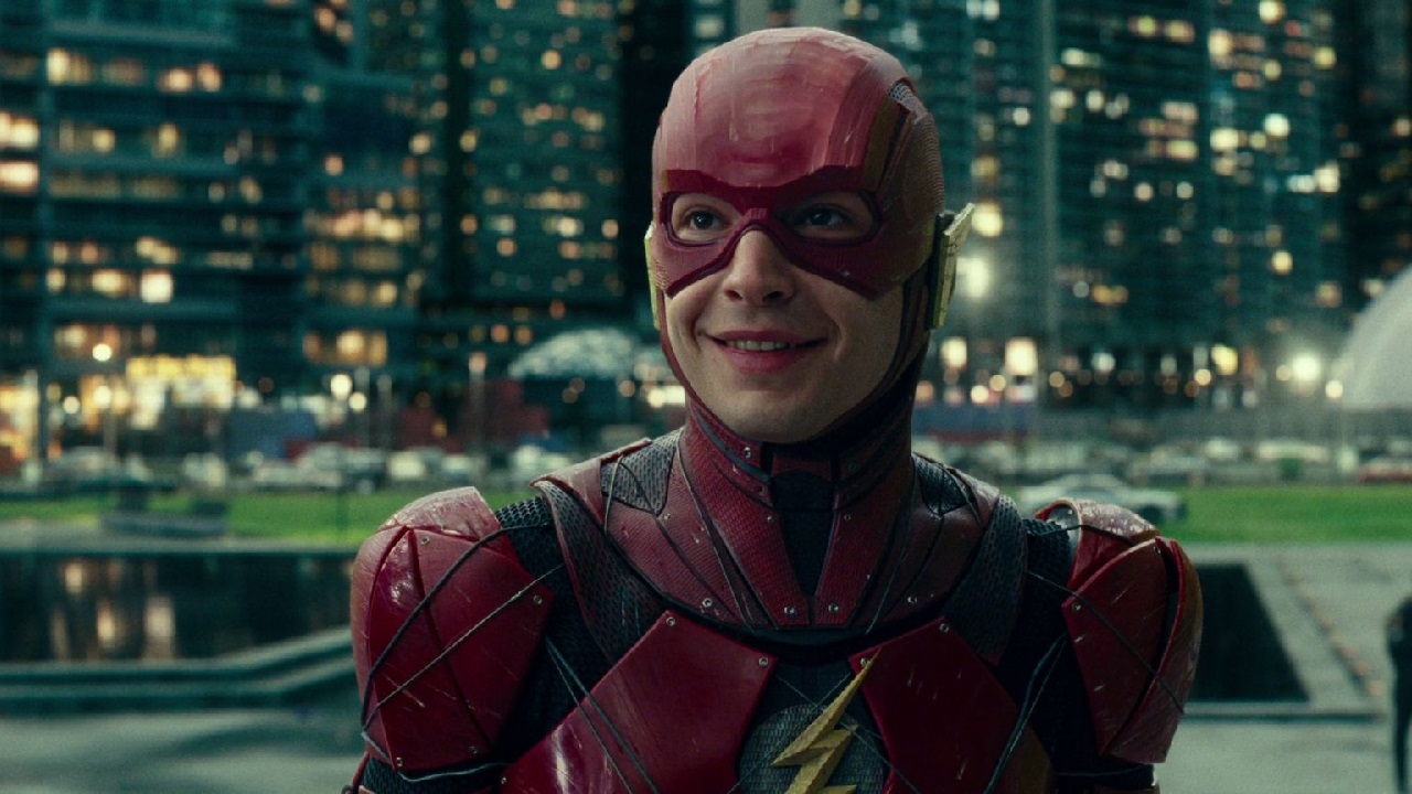 Ezra Miller, el actor que interpreta a Flash en el DCEU, fue arrestado en Hawaii... otra vez 20 personajes de dc comics ezra miller