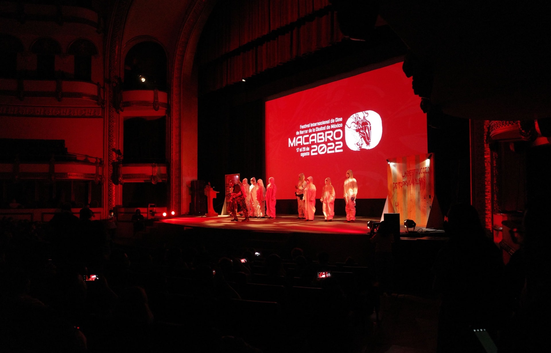Inauguración en el Teatro Esparanza Iris