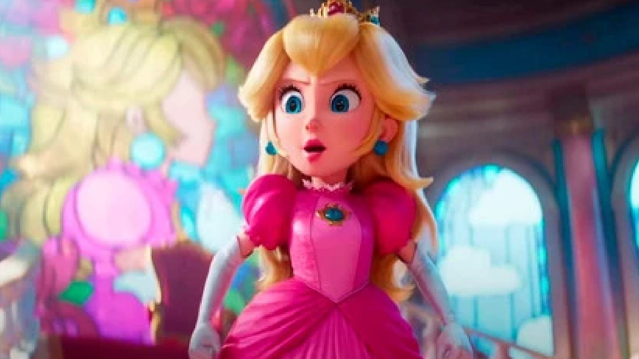 Mario Bros Cosplay cubre a la princesa Peach con la increible armadura del Reino Champiñón