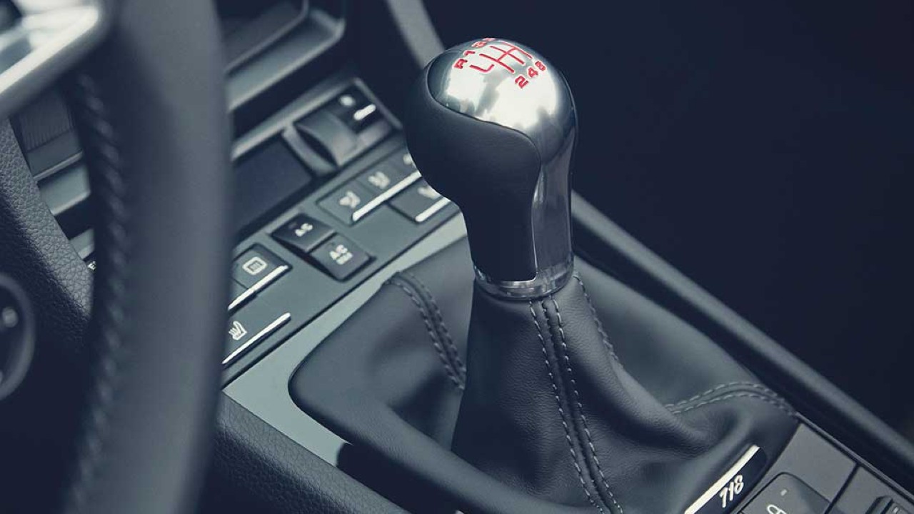 Robo de Porsche se frustra por falta de habilidad para manejar transmisión manual 14 robo Porsche