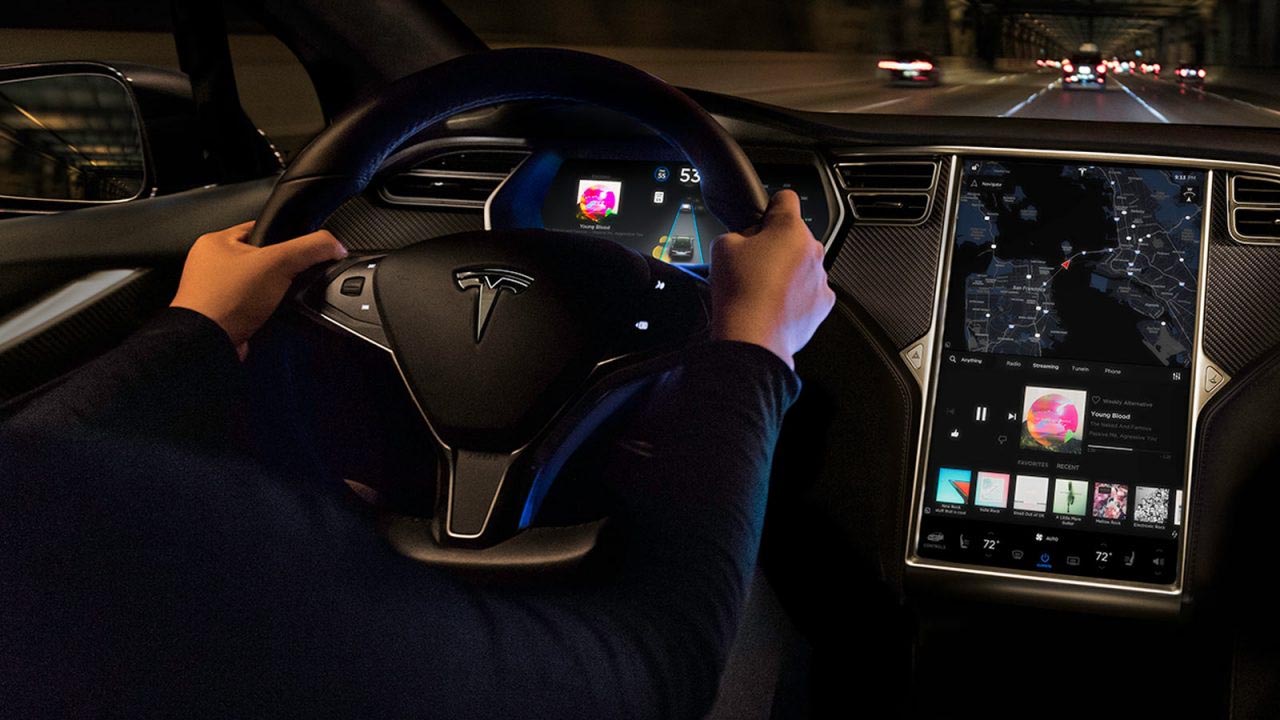 Tesla Escuela manejo Noruega