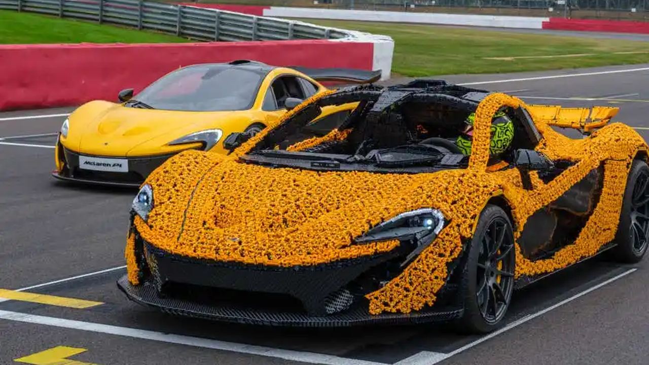 LEGO y McLaren crean réplica funcional a tamaño real del McLaren P1 y Lando Norris la conduce en Silverstone